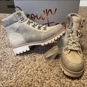NWT Boots